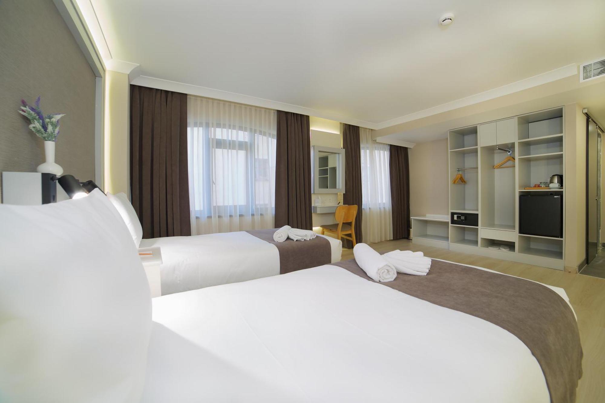 Hotel Bulvar Palas Istanbul Bagian luar foto