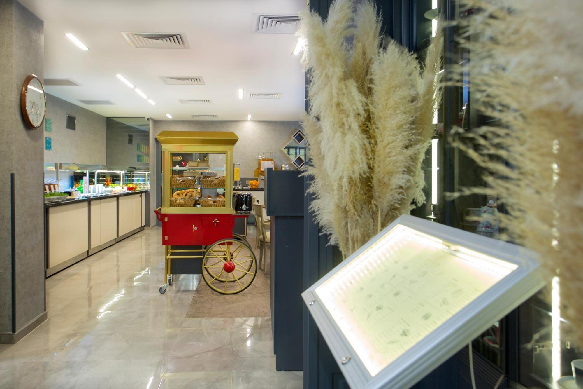 Hotel Bulvar Palas Istanbul Bagian luar foto