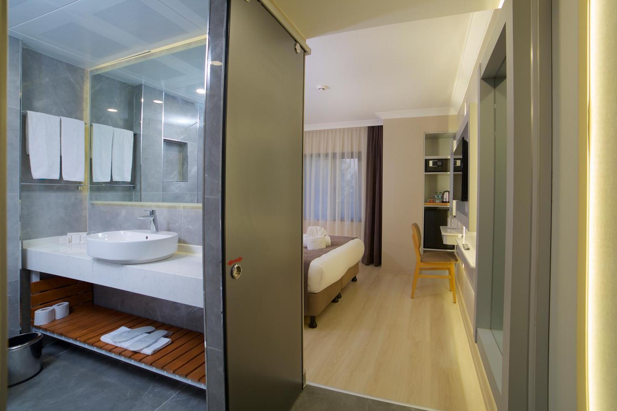 Hotel Bulvar Palas Istanbul Bagian luar foto