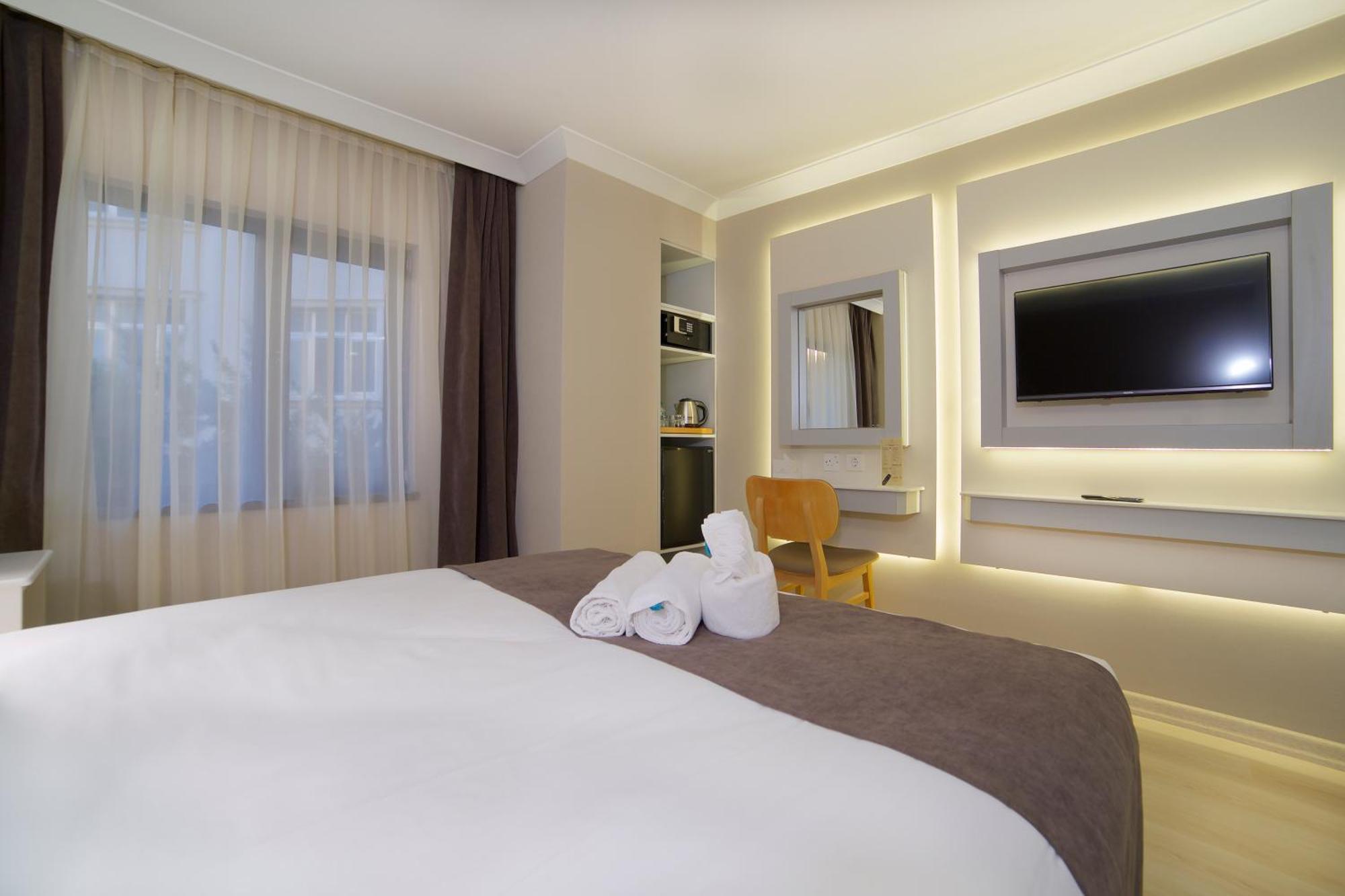Hotel Bulvar Palas Istanbul Bagian luar foto