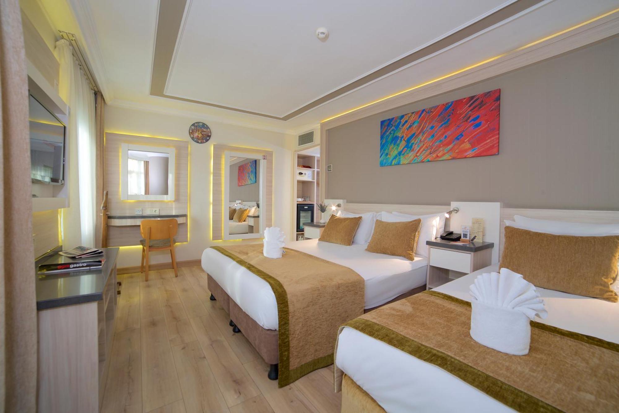Hotel Bulvar Palas Istanbul Bagian luar foto